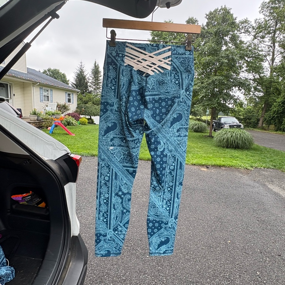 Fabletics Blue Patterned Matching Athletic Set - image 6